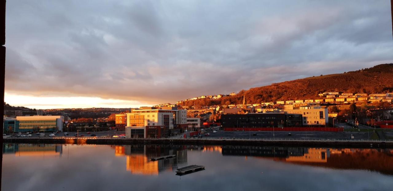 Sa1 Waterfront Apartment Swansea